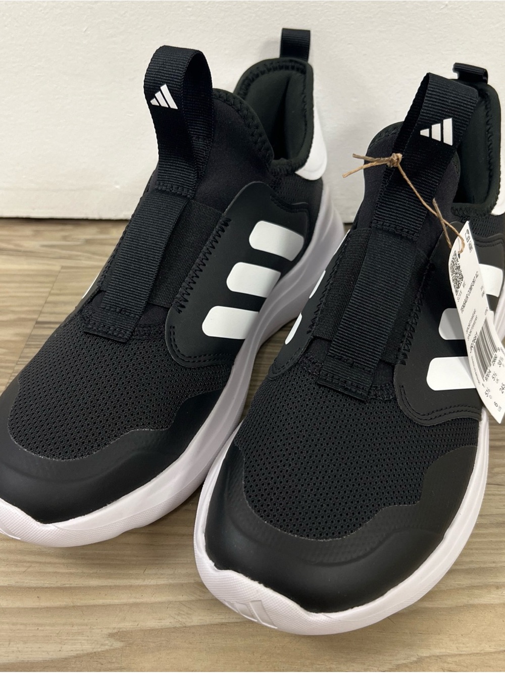Adidas Tensaur Comfort AC Sneakers Black White Youth 6/Women’s 7.5 JR7661 NWOB